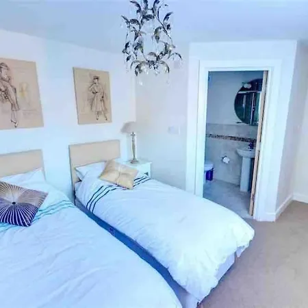 Seagull-charming Two Bed Ground Floor Retreat, Sleep 6 아파트 스카버러