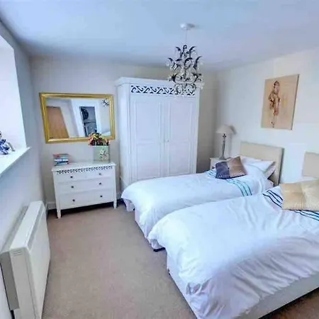 Seagull-charming Two Bed Ground Floor Retreat, Sleep 6
